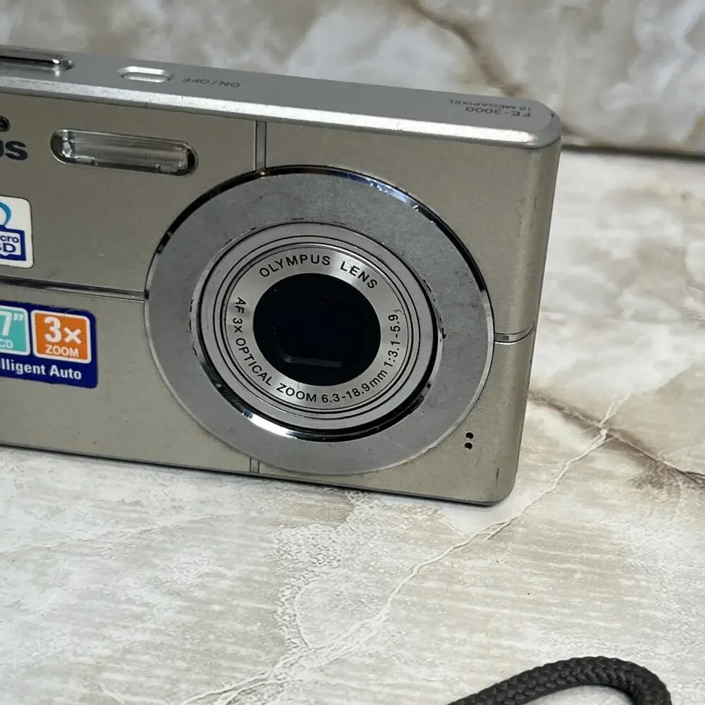 Olympus FE-3000 10.0MP Digital Camera FOR PARTS or REPAIR - UNTESTED